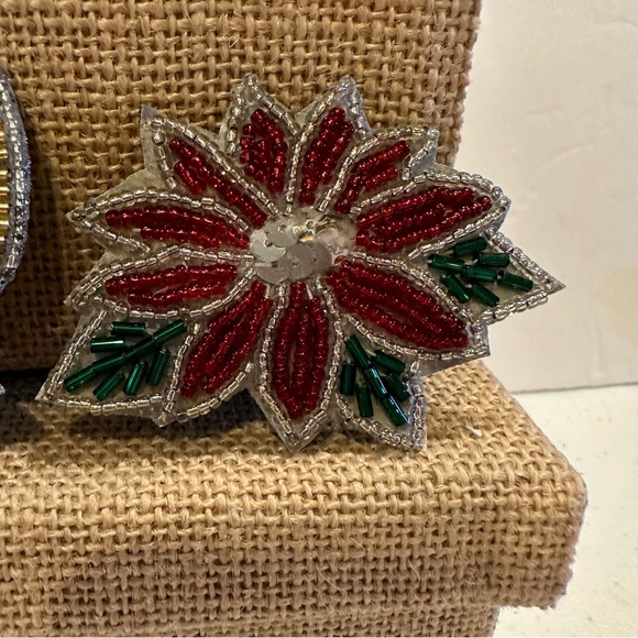 Vintage 1988 Avon set of 2 “All that Glitters” pins/brooch- Ponsettia & Bow tie - Picture 7 of 12